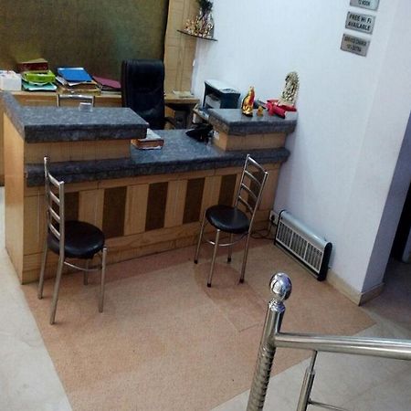 Hotel Parth Palace New Delhi Eksteriør bilde