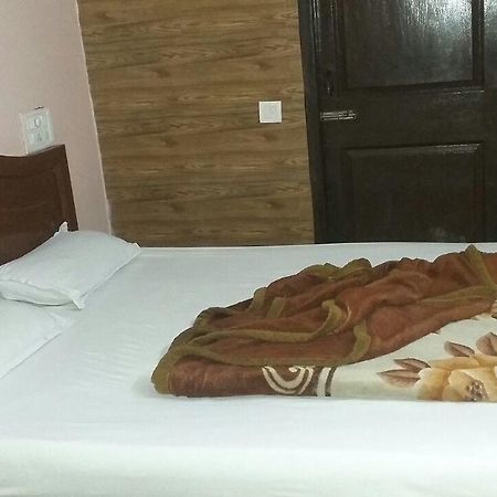 Hotel Parth Palace New Delhi Eksteriør bilde