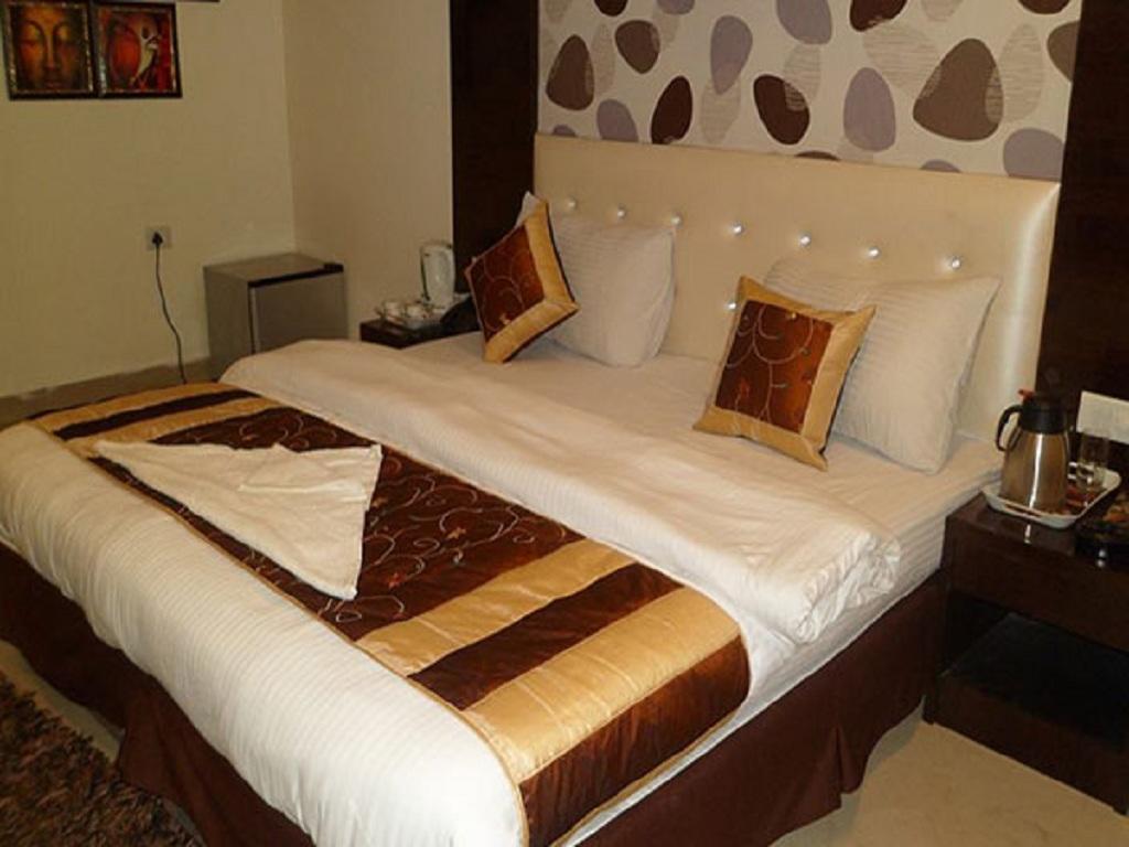 Hotel Parth Palace New Delhi Eksteriør bilde